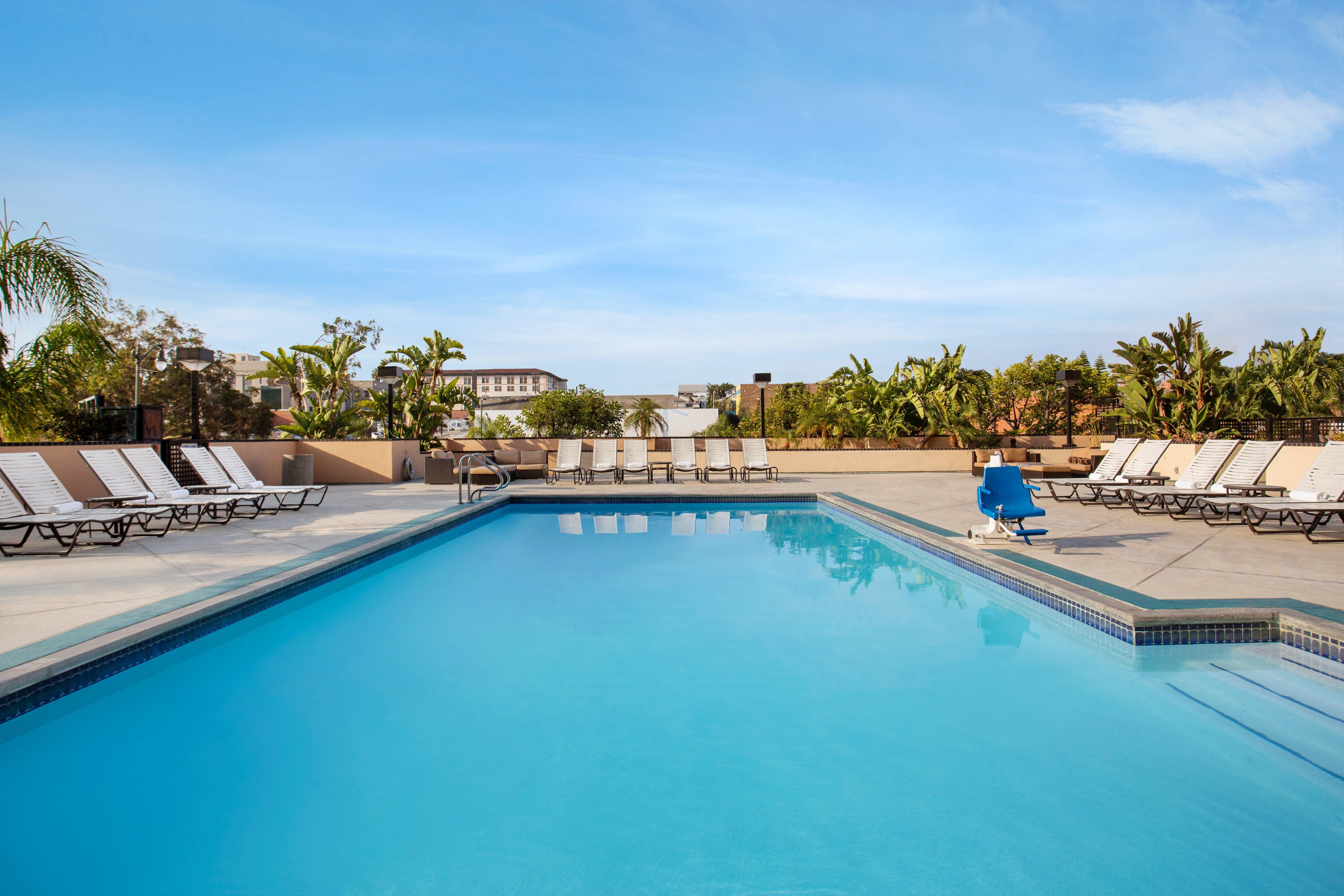Hotel Crowne Plaza Angeles Harbor By Ihg 4*
