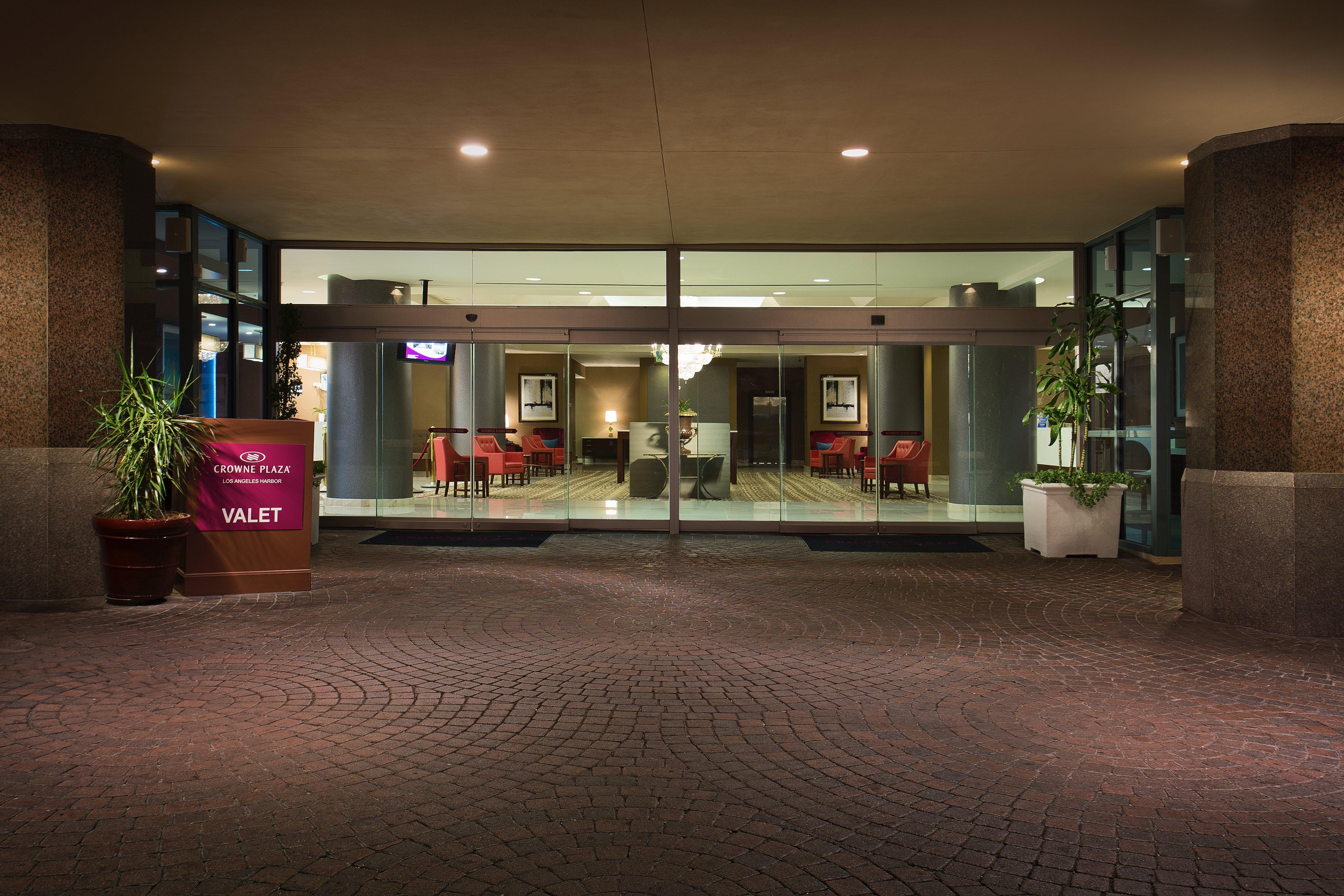 Crowne Plaza Angeles Harbor By Ihg 4*
