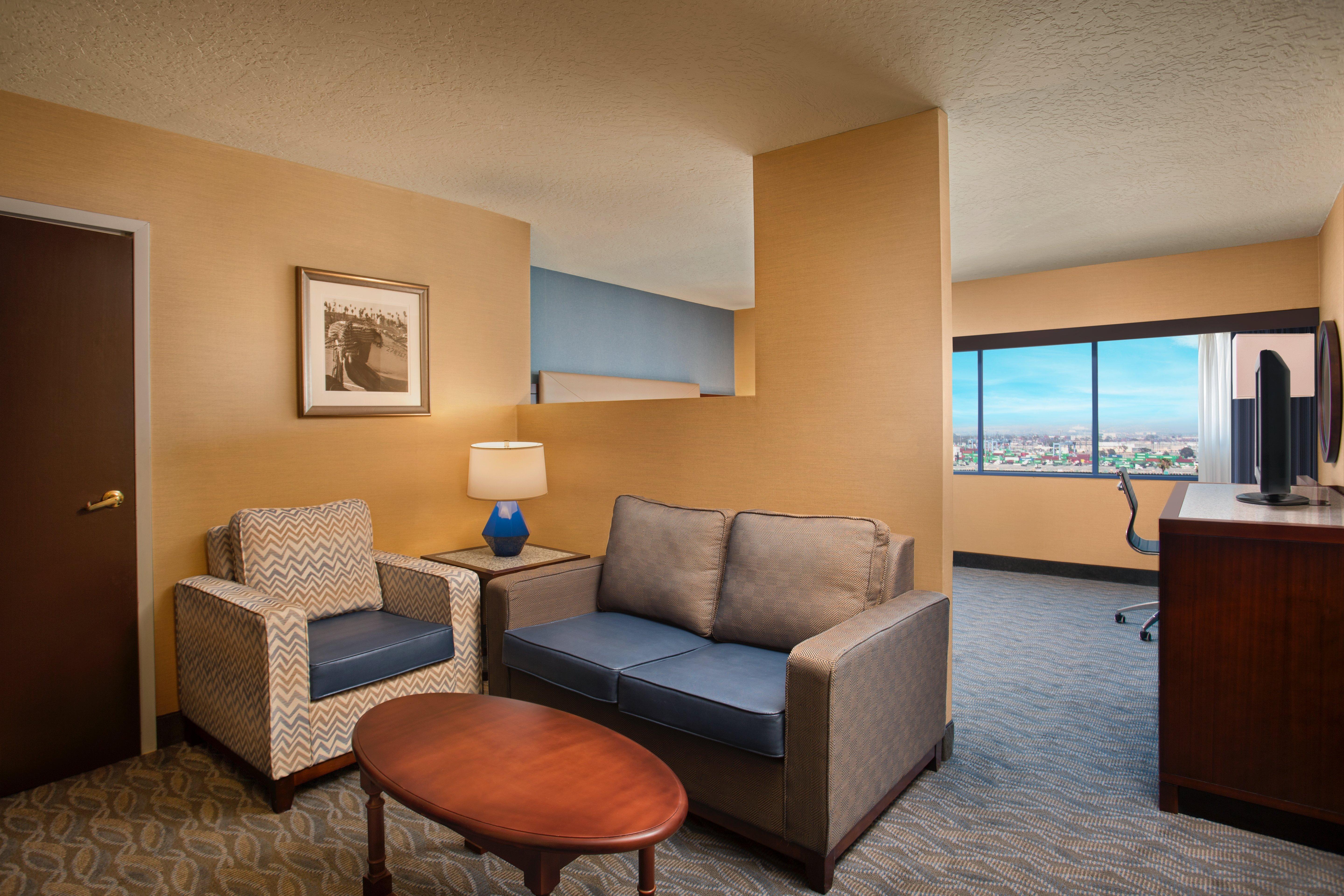 Hotel Crowne Plaza Angeles Harbor By Ihg 4*