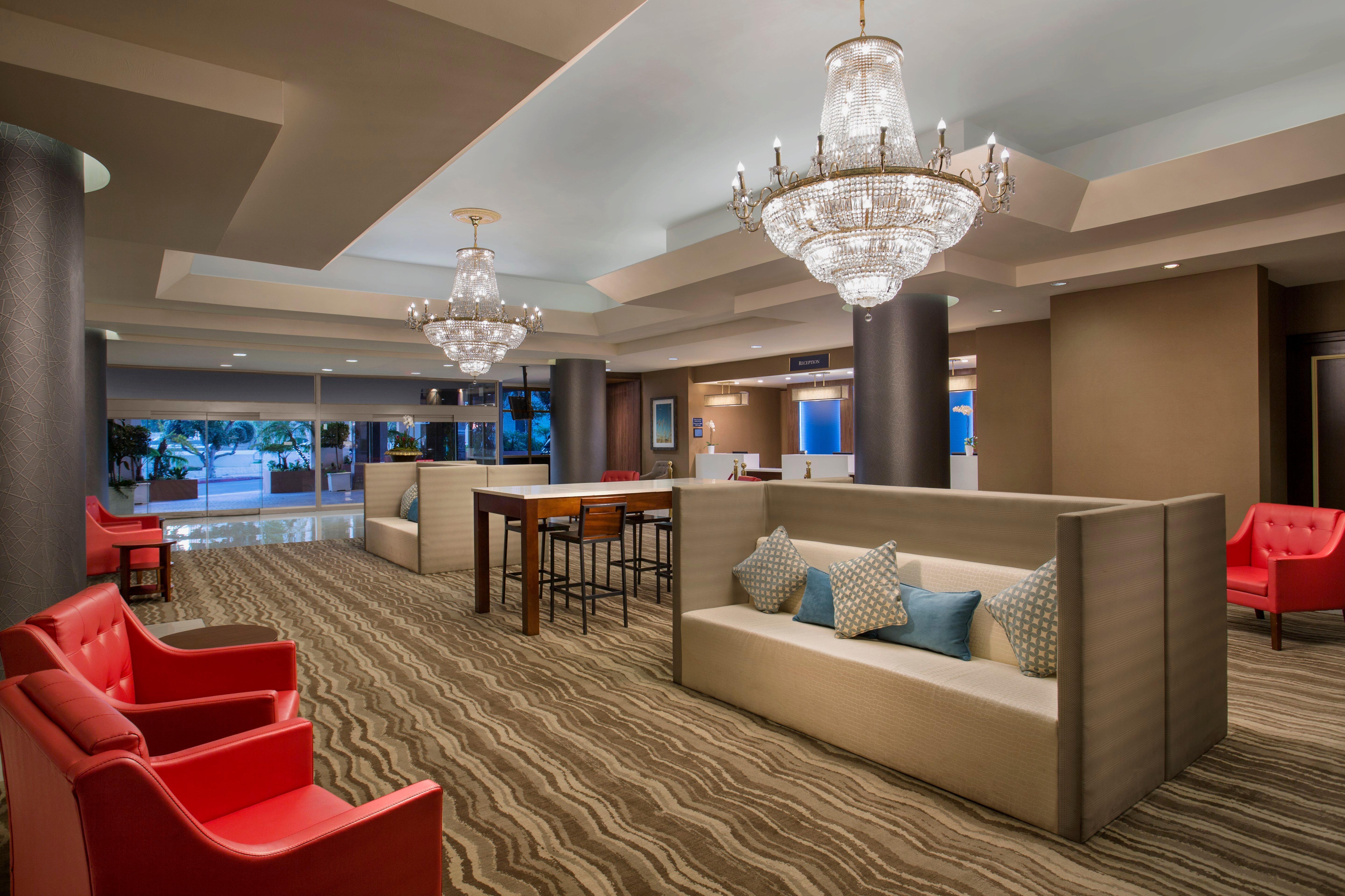 Hotel Crowne Plaza Angeles Harbor By Ihg 4*