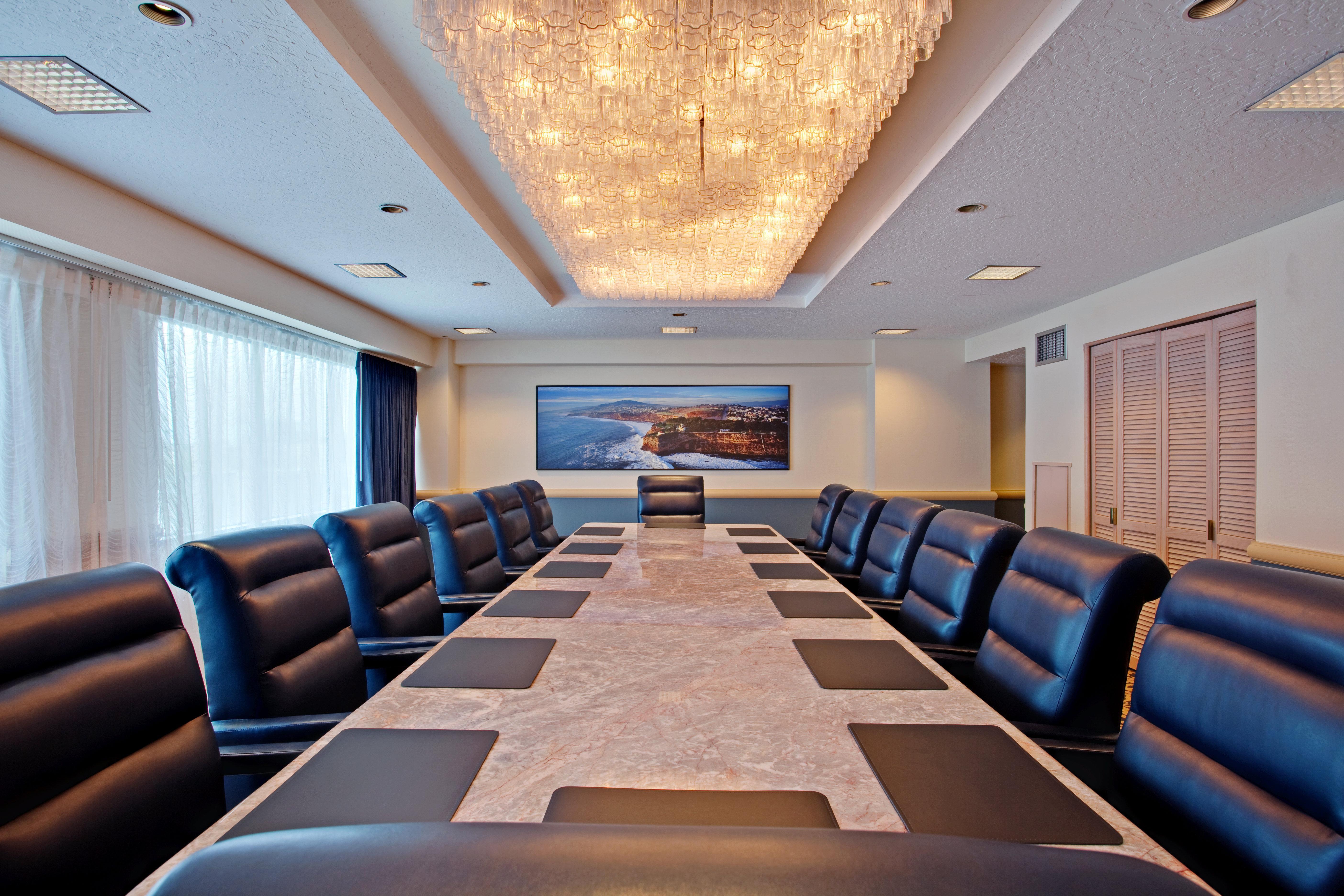Crowne Plaza Angeles Harbor By Ihg Hotel