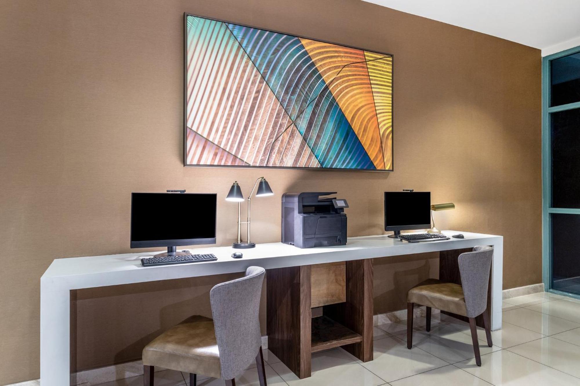Hotel Crowne Plaza Angeles Harbor By Ihg